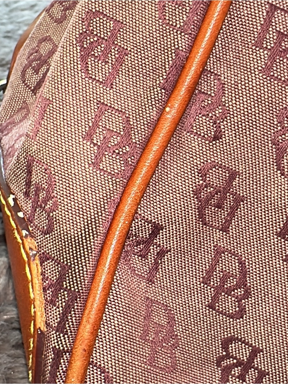 Dooney & Bourke Monogram
Canvas & Leather Satchel NEEDS CLEANING INSIDE (bags21) - Picture 10 of 16